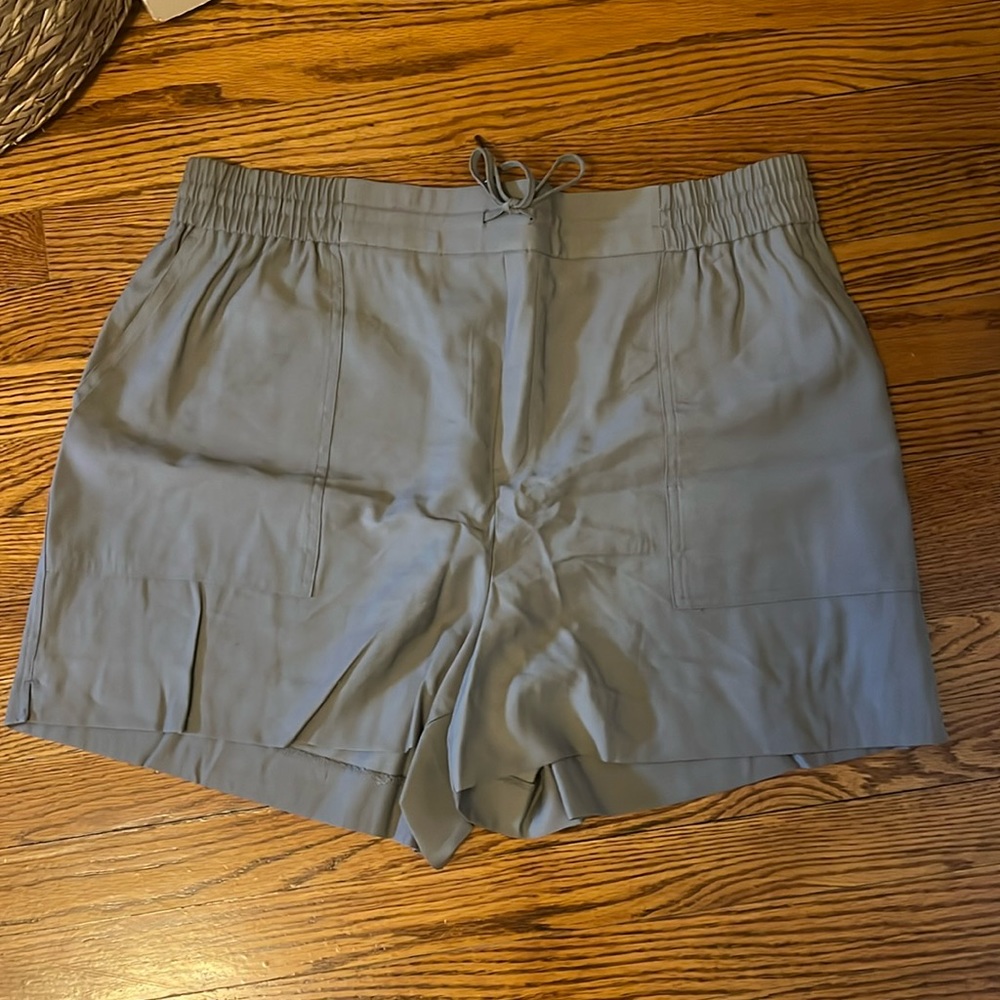 Vera wang linen pull on shorts